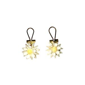 Vintage 1950's Resin Daisy Clip On Earrings Good Condition Clean